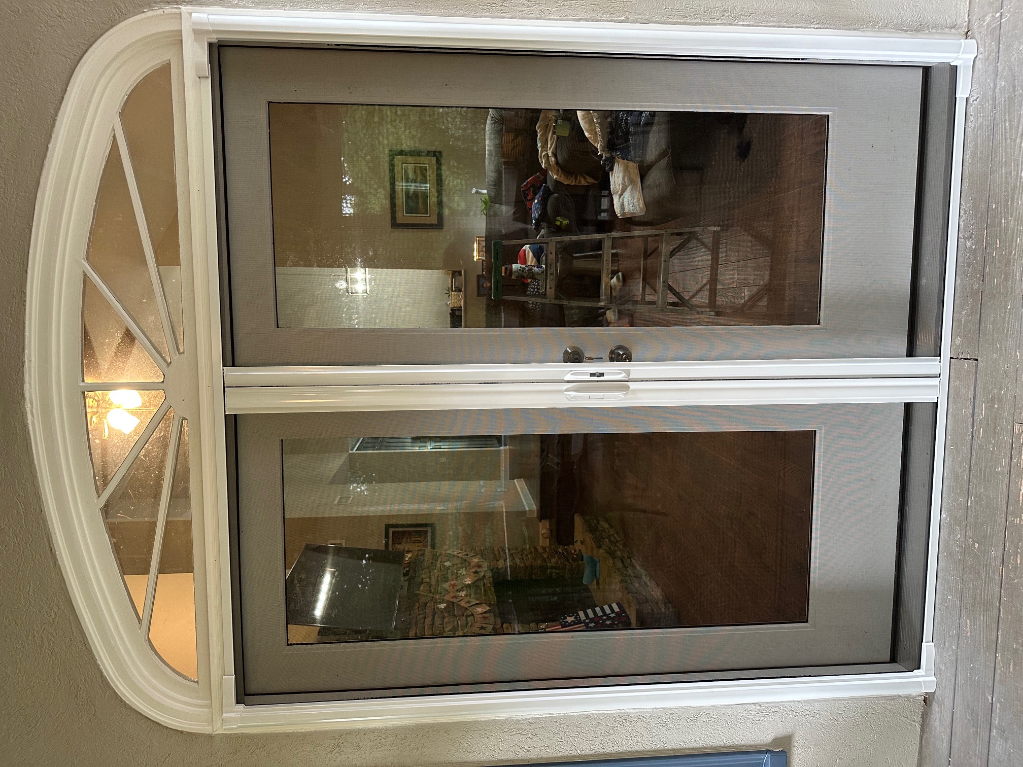 Door 15 with Retractable Screen